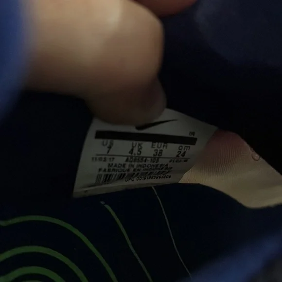 Nike shoes. - Picture 4 of 4